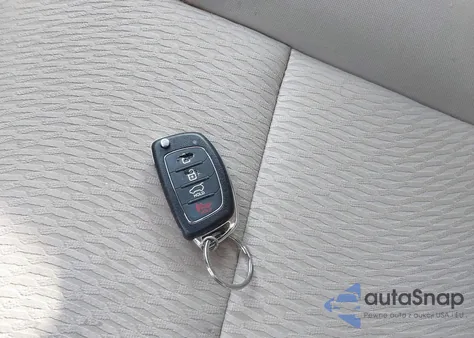 2016 Hyundai Santa Fe Sport 2.4L z USA, uszkodzony, nr VIN 5XYZUDLB9GG335584